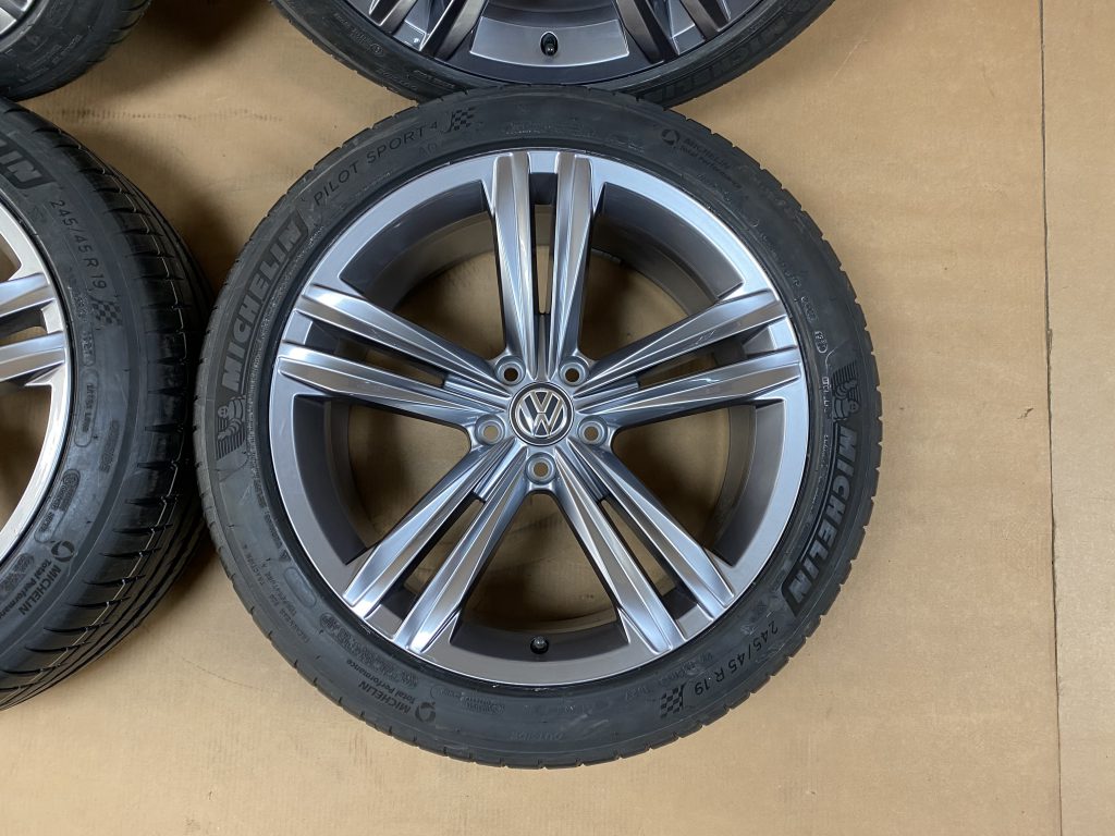 19 inch VW Tiguan 5NA rims with new tires 5NA601025E