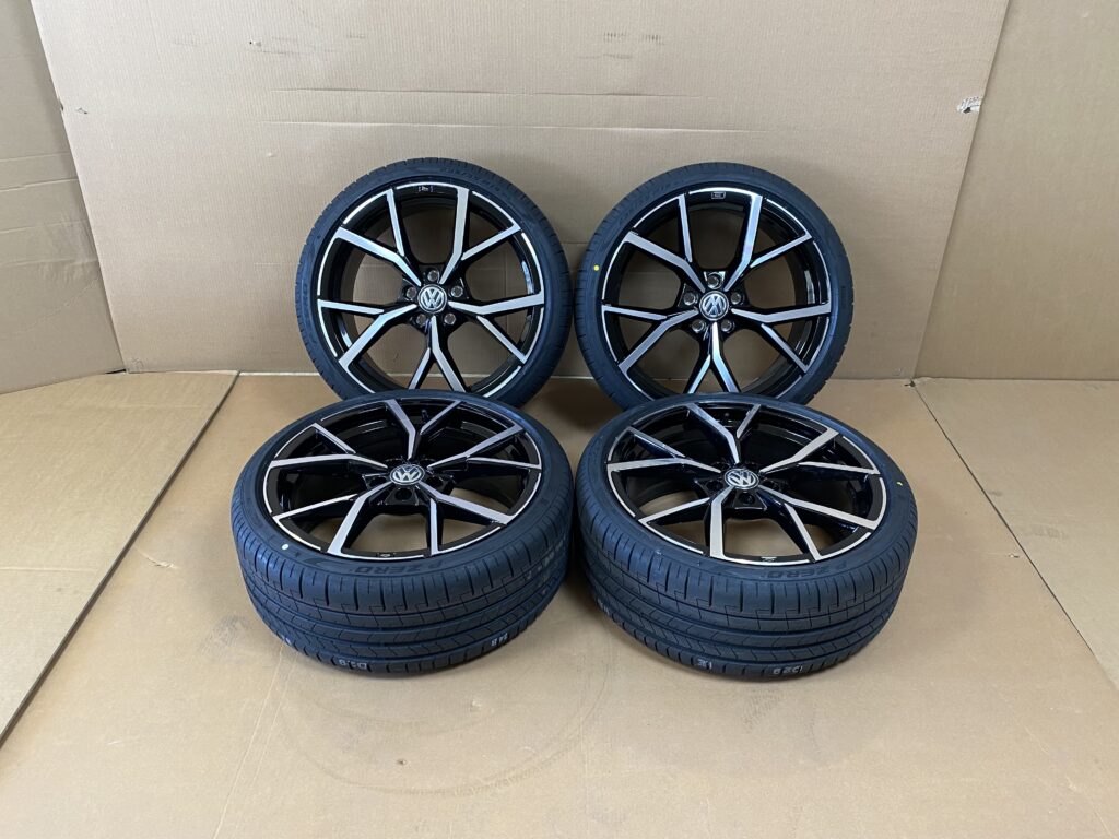 19 Inch VW Golf 8 R Set Rims With New Tires 5H0601025AM