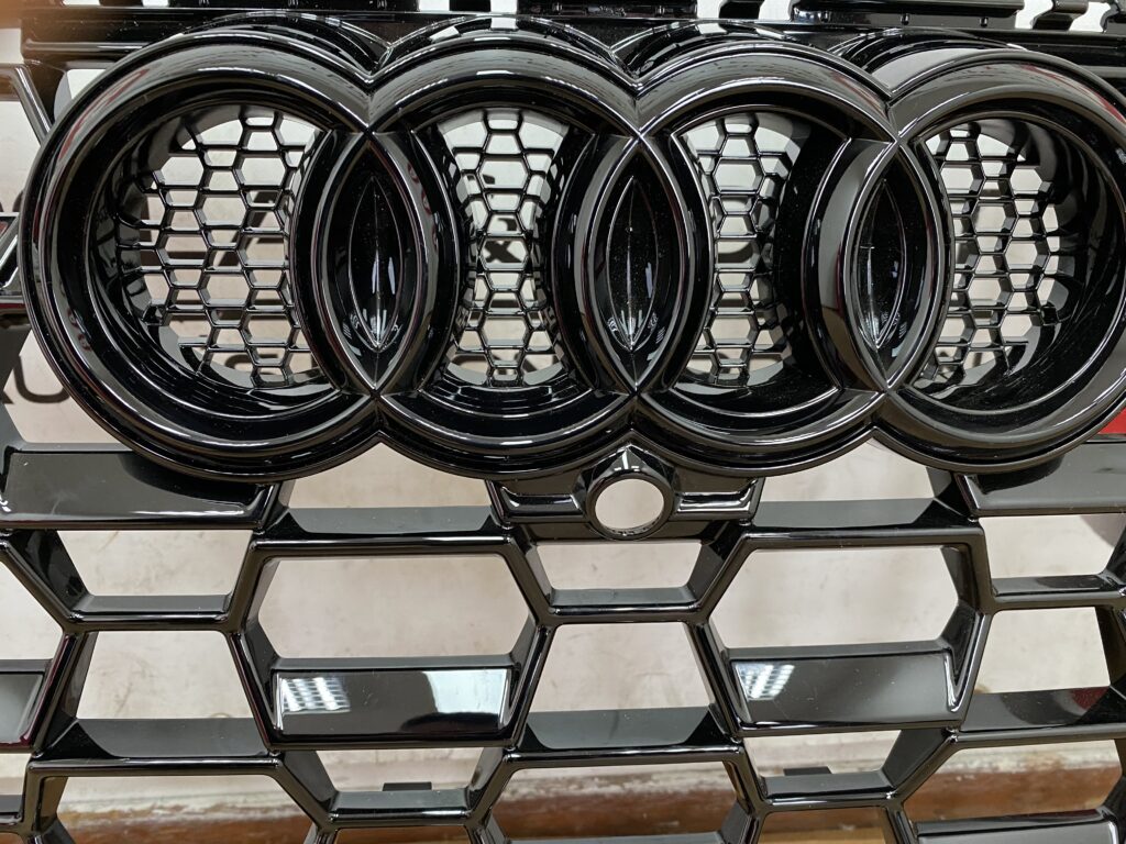 Audi RSQ3 F3 Grille Front Black 83A853651D