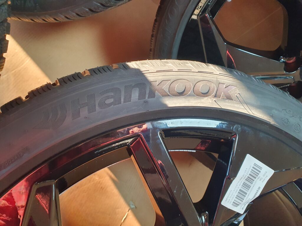 Audi Q8 SQ8 Winter Tires + Rims 4M8601025AP