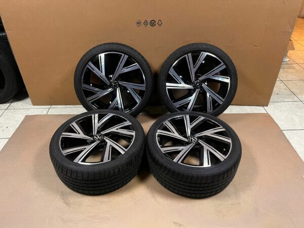 18 Inch Golf 8 Velgen Set met Banden 5H0601025AB