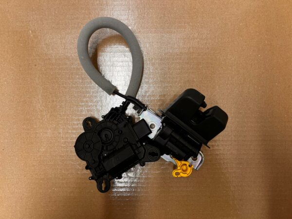 VW Audi Closing Aid Lock 1T3827887A - Image 2