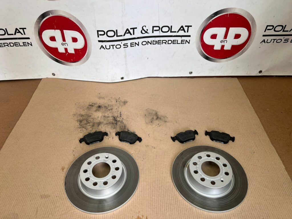 Golf 8 Remmen Set Achter 5Q0615601D