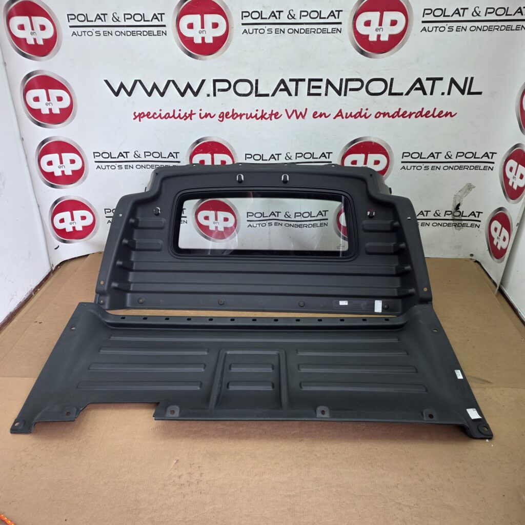 ID Buzz cargo tussen wand