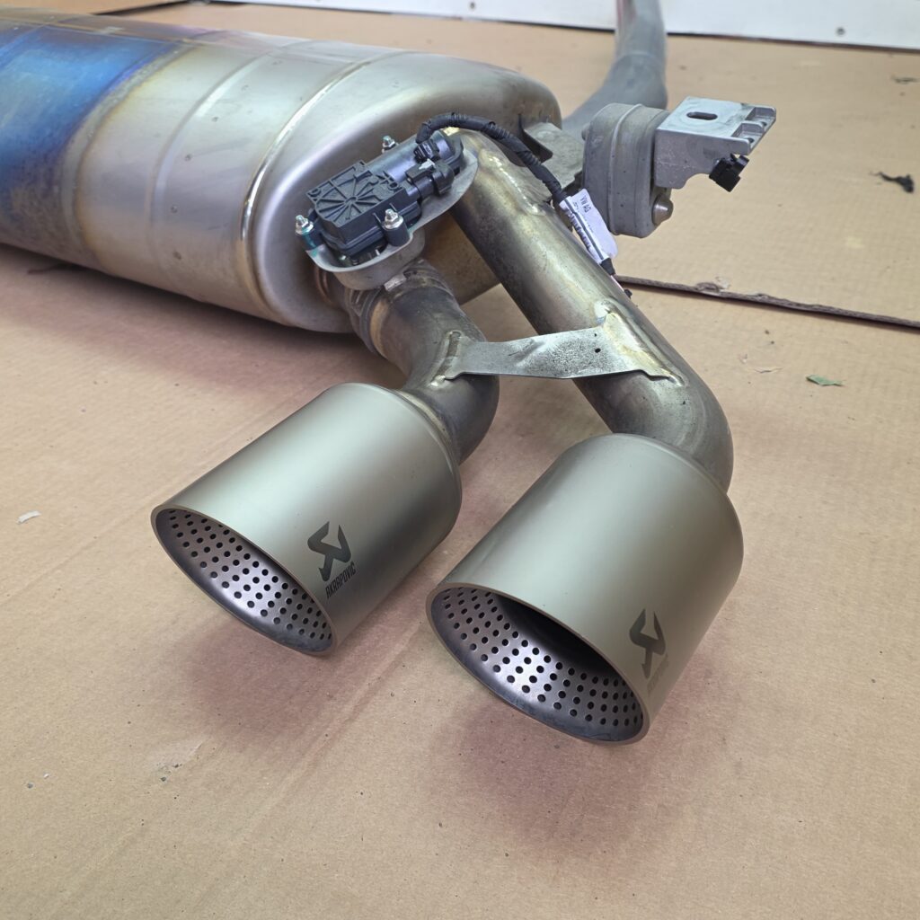 Golf 8 R Akrapovic uitlaat - Afbeelding 3