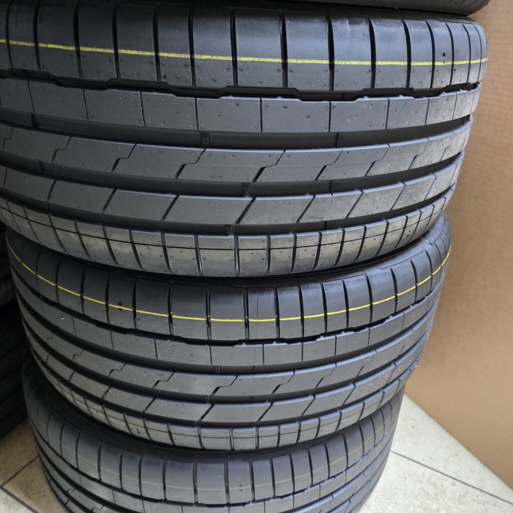 19 Inch VW Golf 8 R Estoril Velgen met Banden - Afbeelding 2