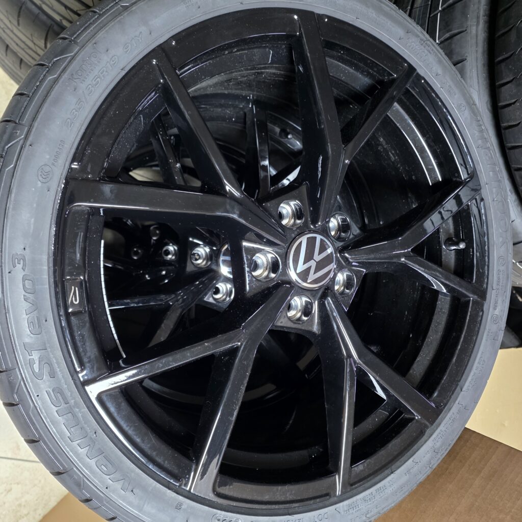 19 Inch VW Golf 8 R Estoril Velgen met Banden - Afbeelding 3