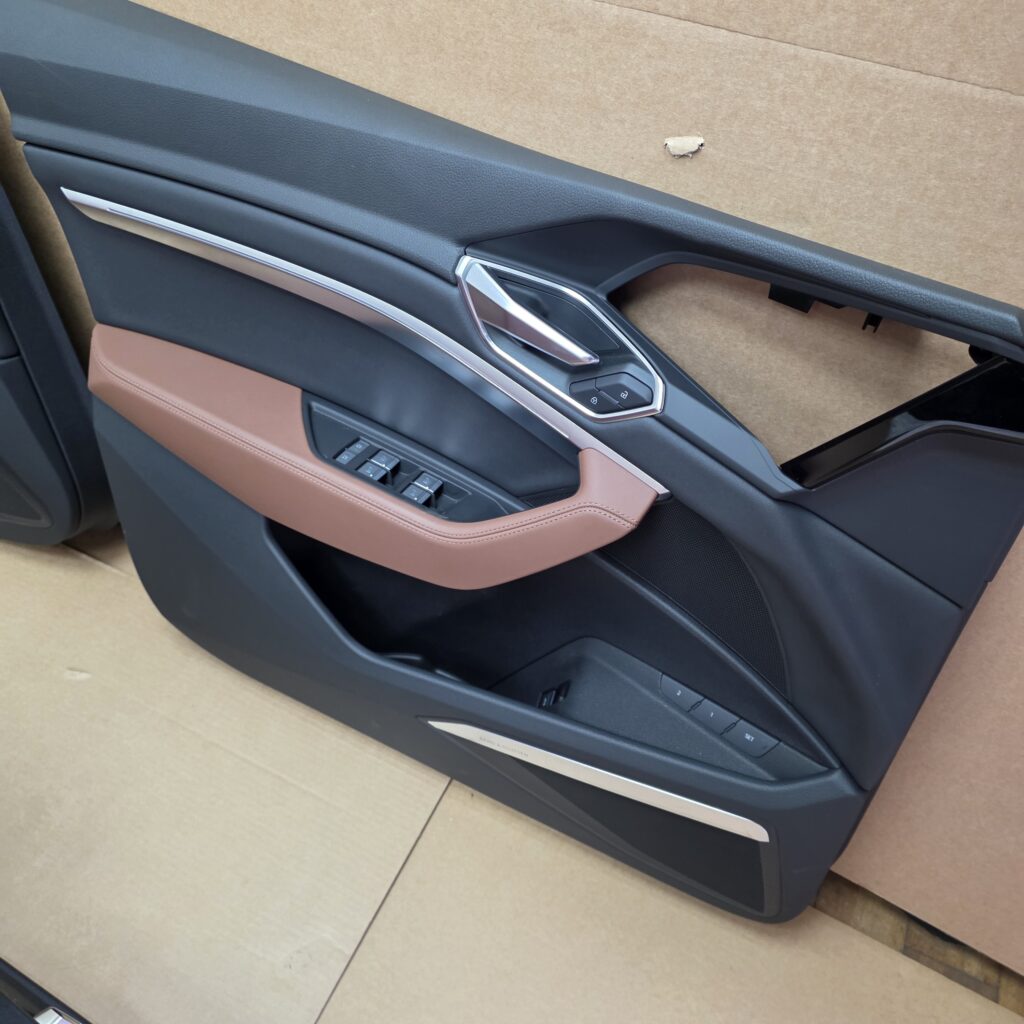 E Tron leather interior - Image 6