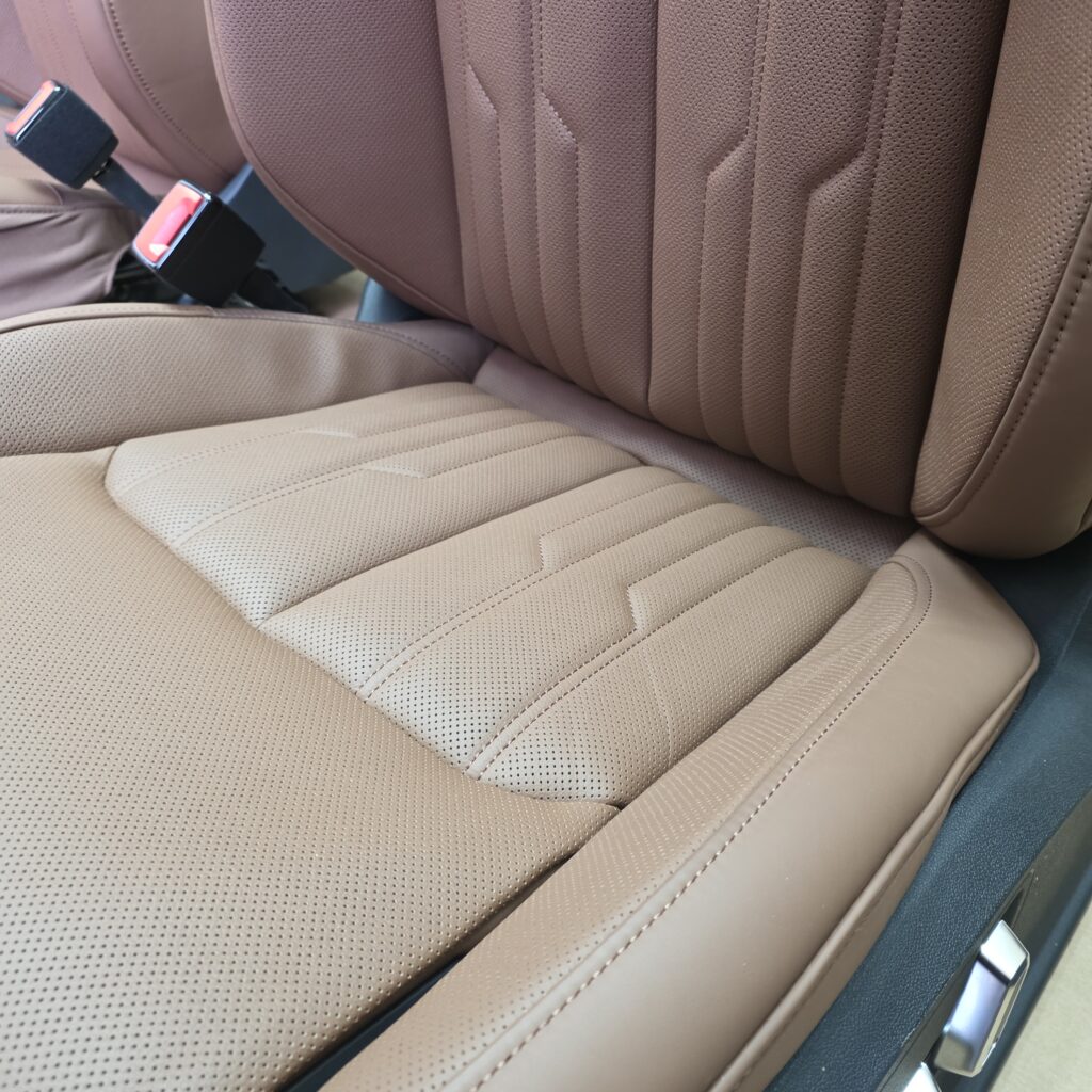 E Tron leather interior - Image 7