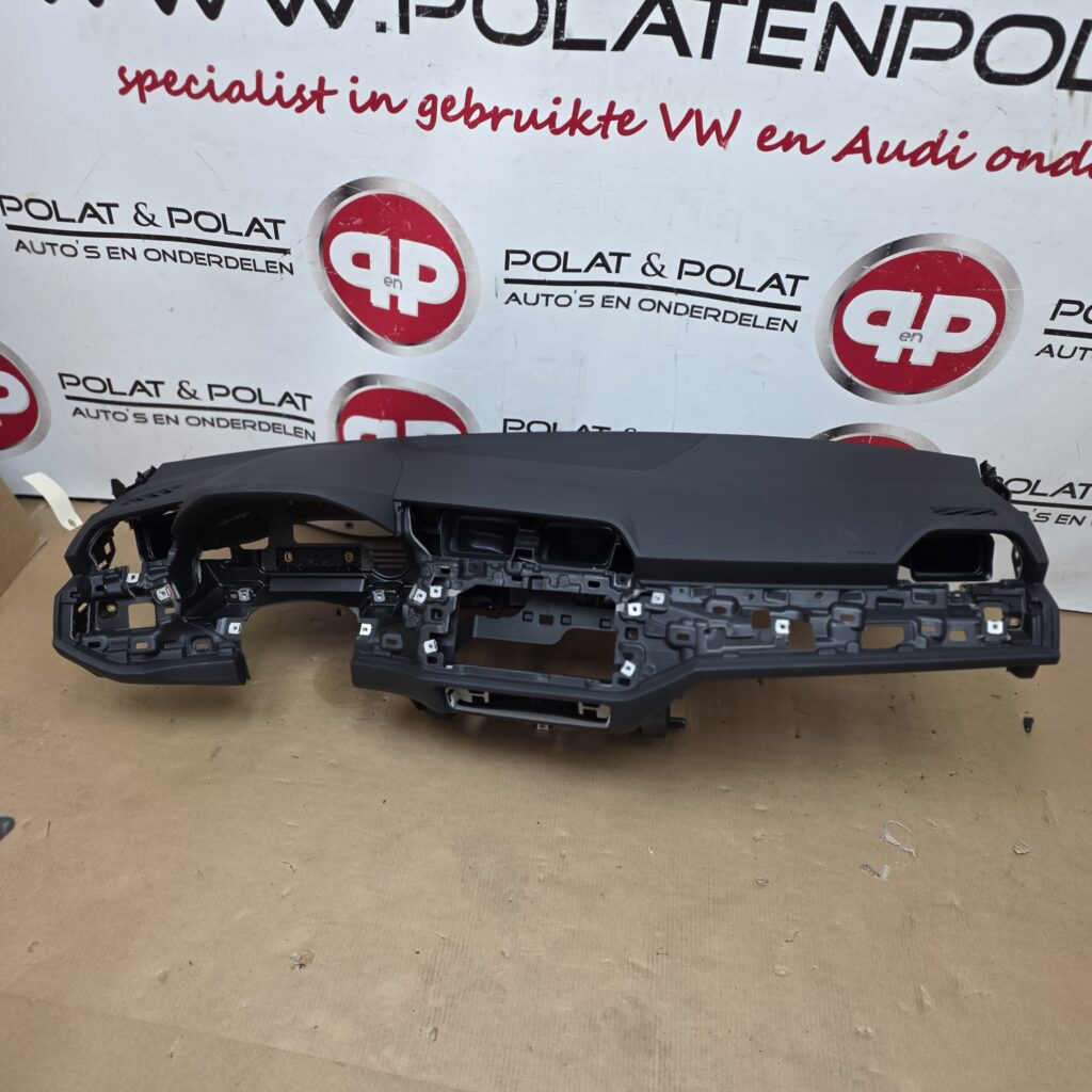 Audi Q3 F3 Dashboard