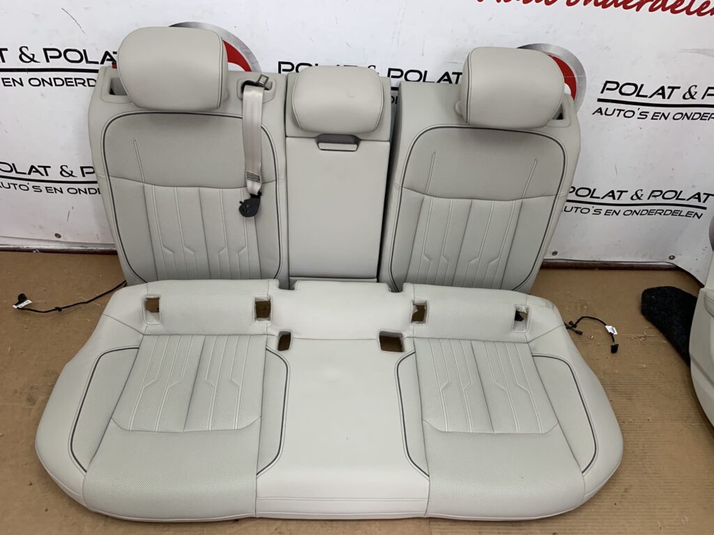 Audi A6 4K rear seat