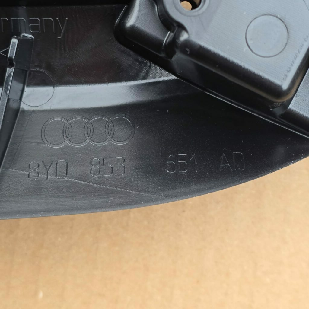 A3 8Y facelift grille original and new - Image 3