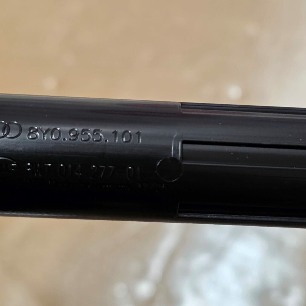 Audi A3 8y koplamp sproeier pomp links - Afbeelding 2