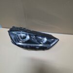 VW Golf sportsvan xenon headlight right