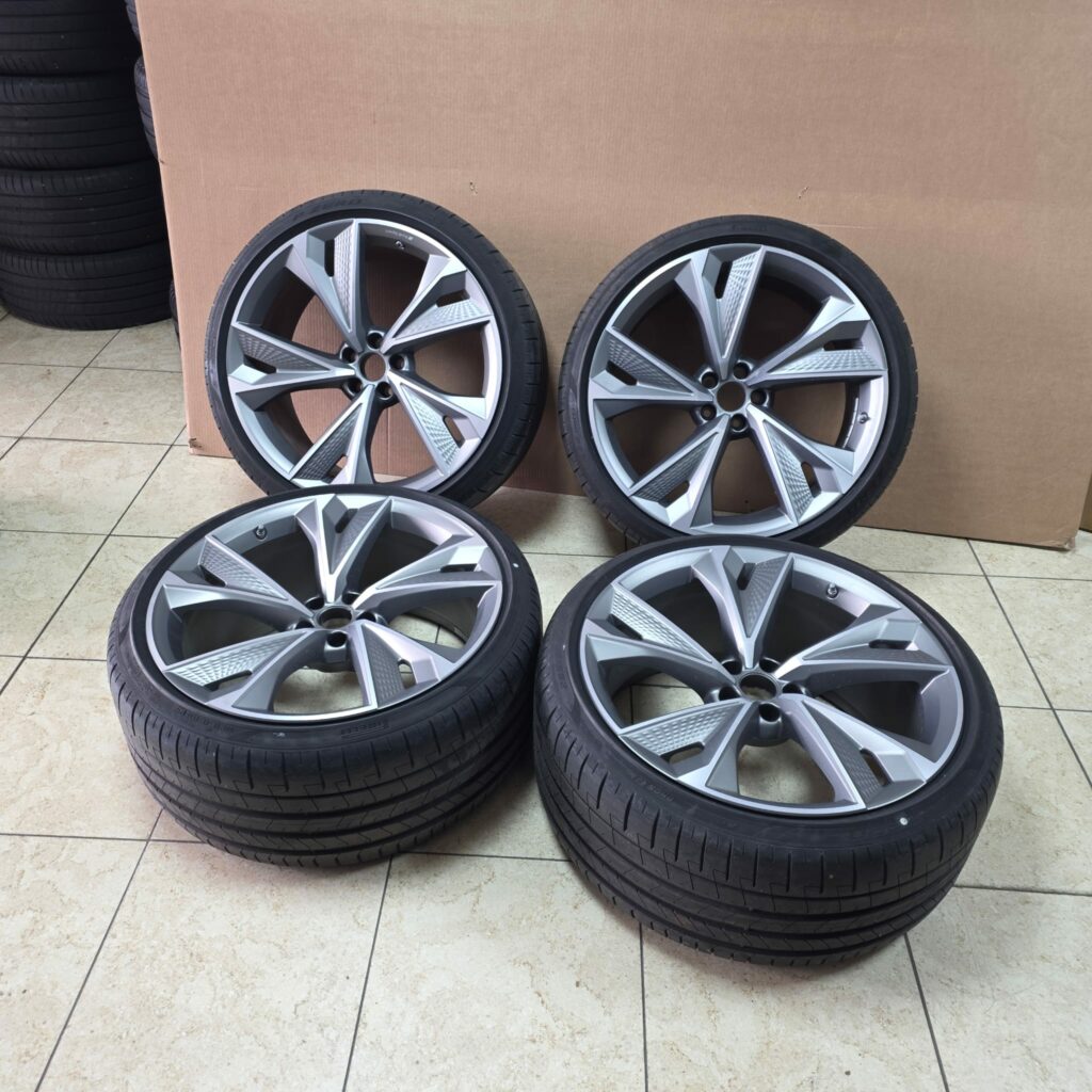 22 inch Rs6 Rs7 Rims with Pirelli tires