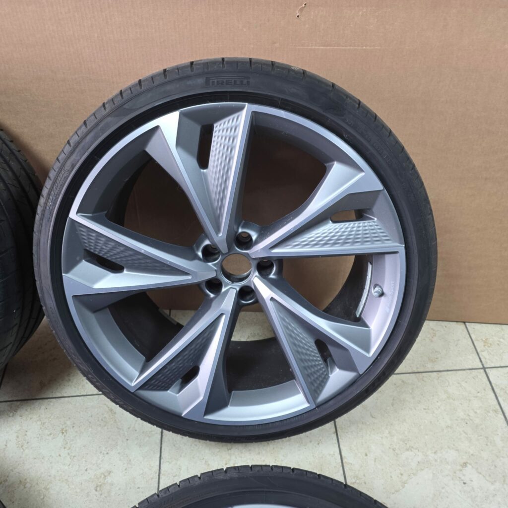 22 inch Rs6 Rs7 Rims with Pirelli tires - Image 2