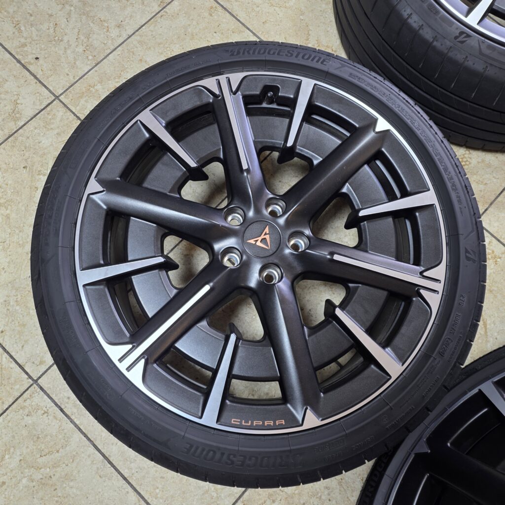 20 inch Cupra born Firestorm rims with tires - Image 2