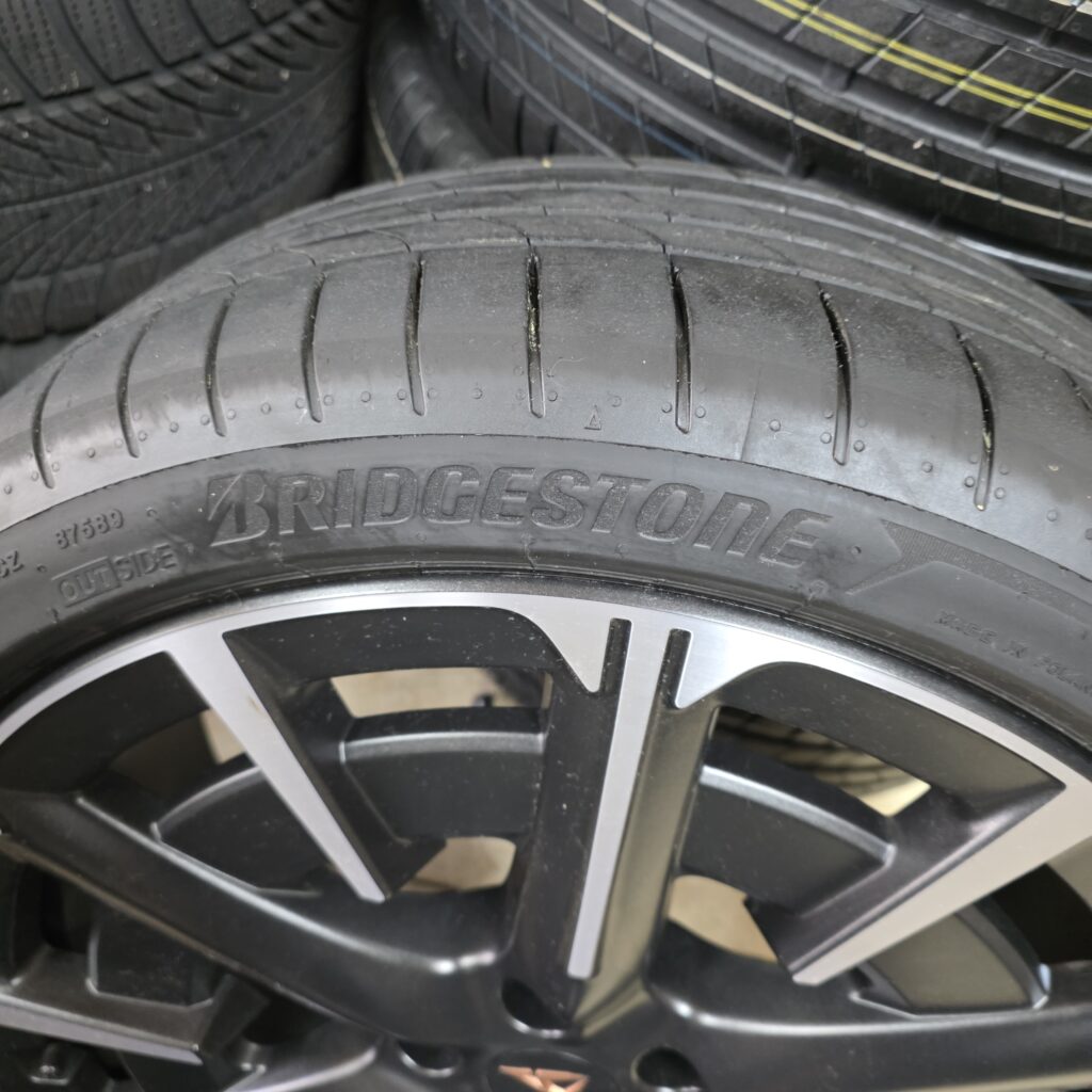 20 inch Cupra born Firestorm rims with tires - Image 3