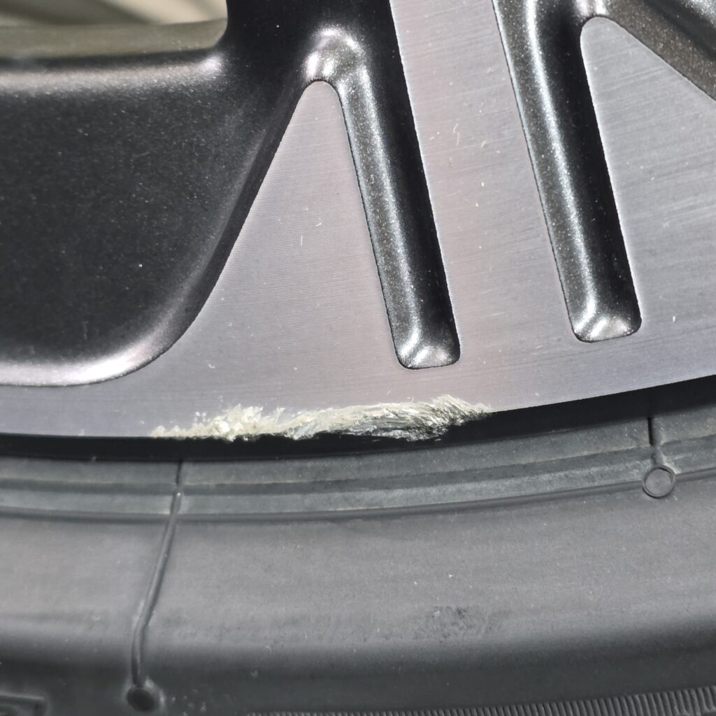 20 inch Cupra born Firestorm rims with tires - Image 5
