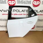 Cupra Born links achter portier Ls9R
