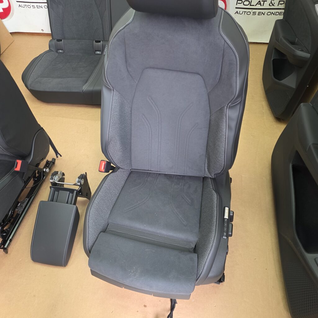 Golf 8 Facelift Leather Alcantara Interior - Image 2