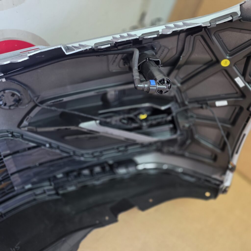 Touran 5TA r-line Front Bumper LM7P - Image 4