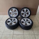 17 inch seat leon velgen met banden.
