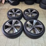 21 Inch Q5 8M velgen met 255 40 21 BRIDGESTONE banden 8MA601025N. ET 34 / 8.5J 21